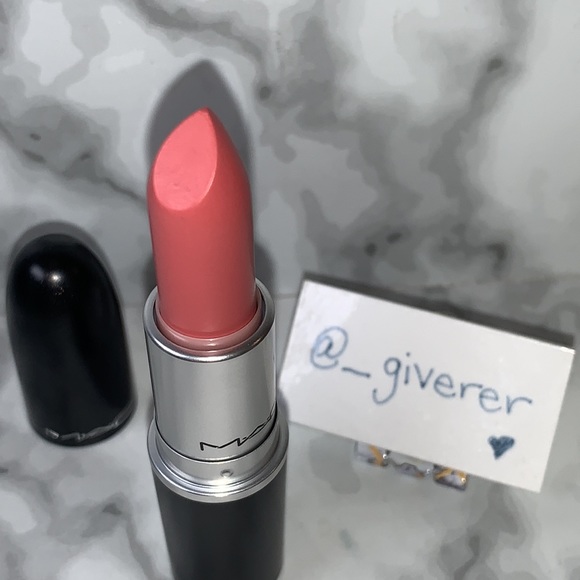 RUNWAY HIT NWOB Retro Matte Lipstick MAC - Picture 3 of 15